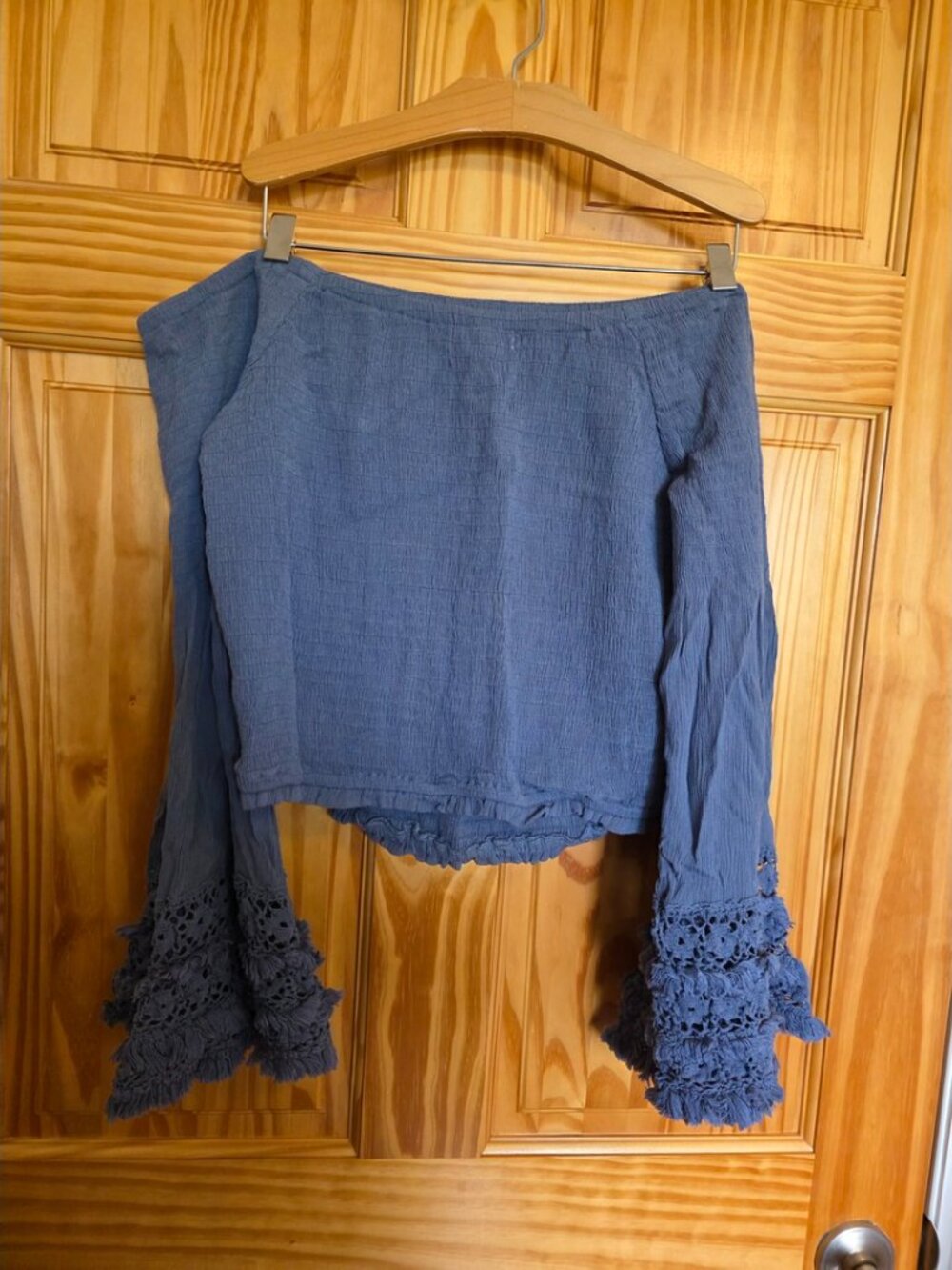 💛 87. Torrid Size 1 Festi Off-Shoulder Crop Top